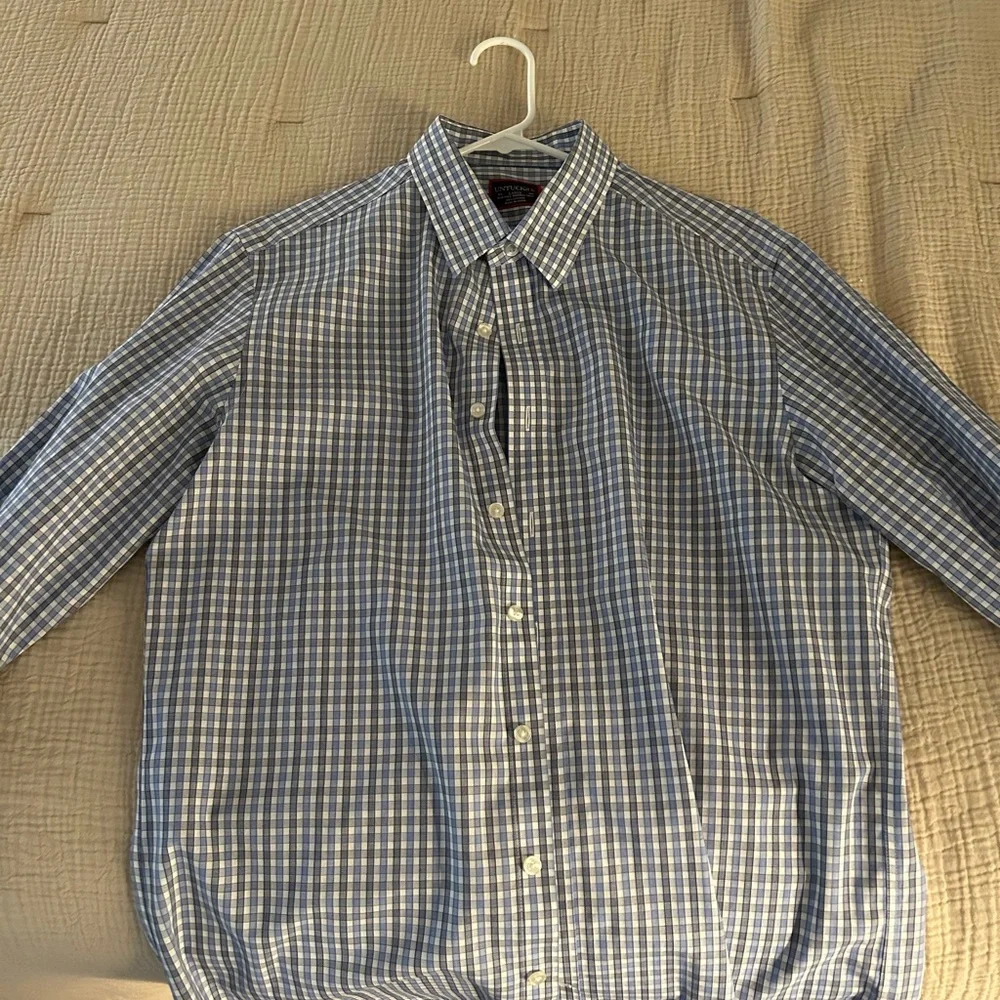Untuckit large button down - Picture 1 of 2